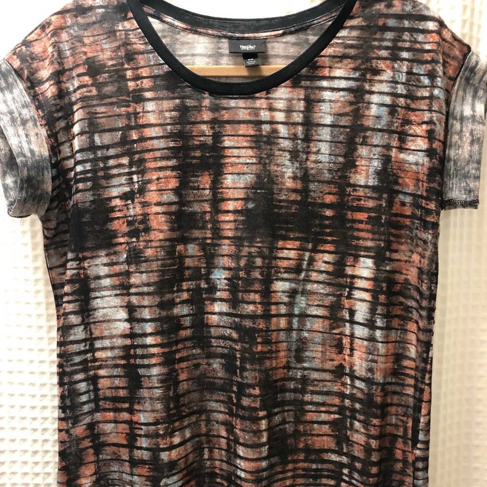 T-shirt style modern blouse